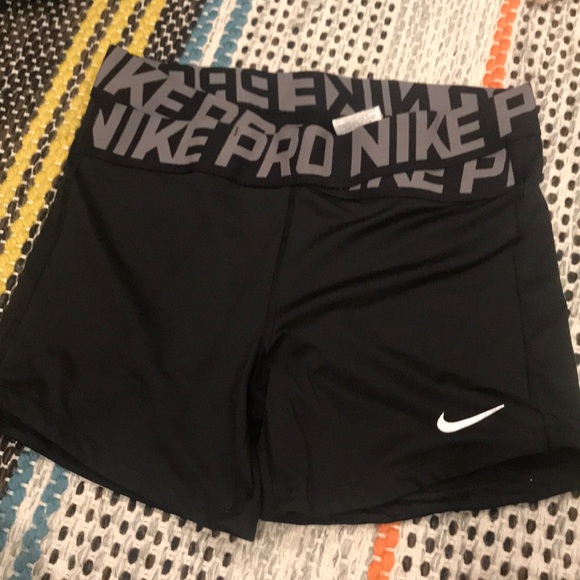 Nike Pants - Nike Pro Workout Shorts 🩳